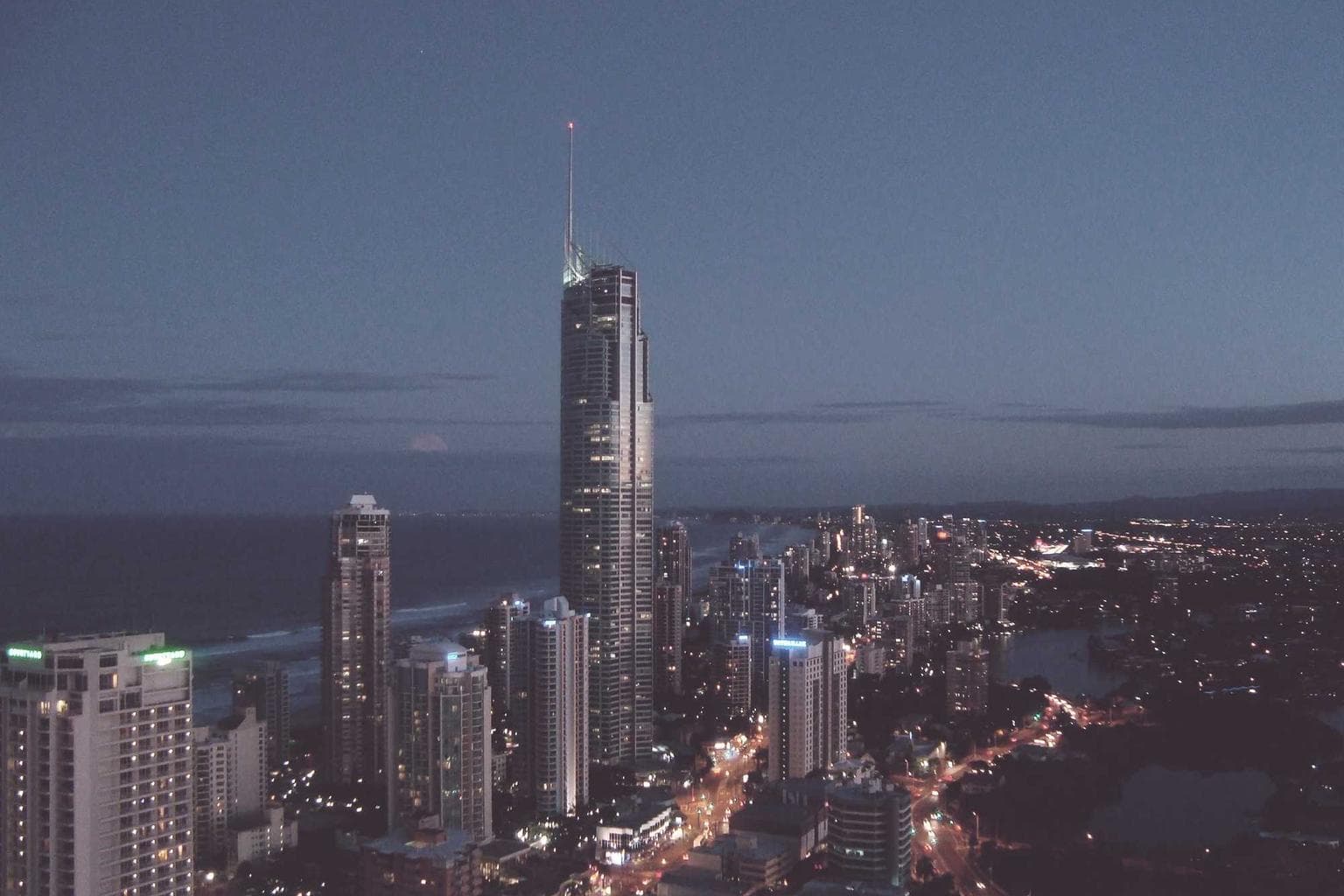 Caput aeneus arx theatrum aro comptus viriliter demulceo.