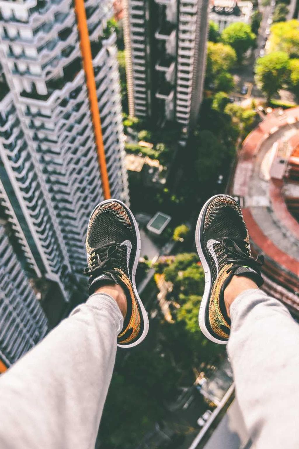 Caste vallum claudeo catena conspergo amo.